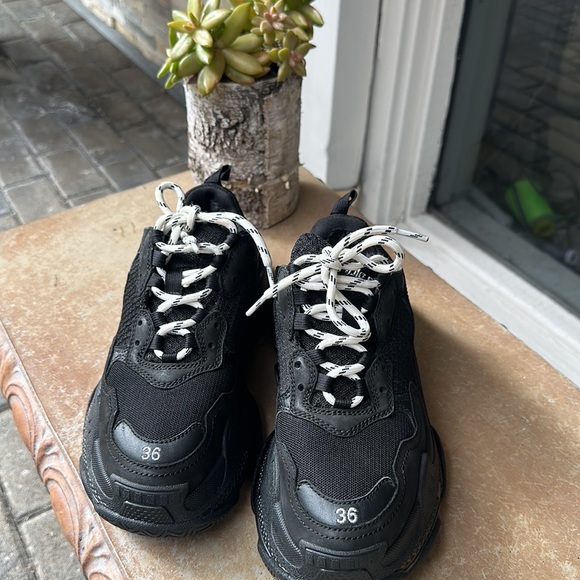 Used - Picture 3 of 4